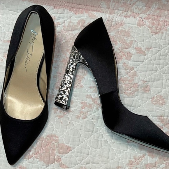 Betsey Johnson Shoes - NWT Betsy Johnson Women’s Corie High Heel Pumps